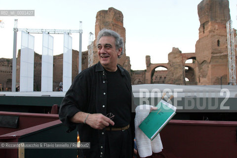 Roma, Caracalla 19 07 2005.Il maestro Placido Domingo dirige le prove di AIDA.Opera in quattro atti .Libretto di Antonio Ghislanzoni.Musica di Giuseppe Verdi .ORCHESTRA, CORO E CORPO DI BALLO DEL TEATRO DELLOPERA .In collaborazione con la Washington Opera .Ph Riccardo Musacchio..Italy Rome Caracalla 19 07 2005.the conductor Placido Domingo conducts Aida.Opera in four times.music of Giuseppe Verdi.collaboration with Washington Opera.Ph Riccardo Musacchio  ©Riccardo Musacchio & Flavio Ianniello/Rosebud2