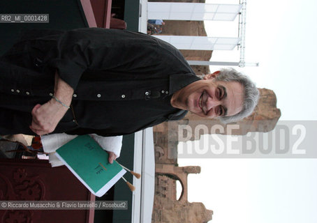 Roma, Caracalla 19 07 2005.Il maestro Placido Domingo dirige le prove di AIDA.Opera in quattro atti .Libretto di Antonio Ghislanzoni.Musica di Giuseppe Verdi .ORCHESTRA, CORO E CORPO DI BALLO DEL TEATRO DELLOPERA .In collaborazione con la Washington Opera .Ph Riccardo Musacchio..Italy Rome Caracalla 19 07 2005.the conductor Placido Domingo conducts Aida.Opera in four times.music of Giuseppe Verdi.collaboration with Washington Opera.Ph Riccardo Musacchio  ©Riccardo Musacchio & Flavio Ianniello/Rosebud2