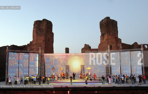 Roma, Caracalla 19 07 2005.Il maestro Placido Domingo dirige le prove di AIDA.Opera in quattro atti .Libretto di Antonio Ghislanzoni.Musica di Giuseppe Verdi .ORCHESTRA, CORO E CORPO DI BALLO DEL TEATRO DELLOPERA .In collaborazione con la Washington Opera .Ph Riccardo Musacchio..Italy Rome Caracalla 19 07 2005.the conductor Placido Domingo conducts Aida.Opera in four times.music of Giuseppe Verdi.collaboration with Washington Opera.Ph Riccardo Musacchio  ©Riccardo Musacchio & Flavio Ianniello/Rosebud2