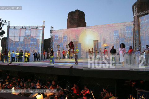 Roma, Caracalla 19 07 2005.Il maestro Placido Domingo dirige le prove di AIDA.Opera in quattro atti .Libretto di Antonio Ghislanzoni.Musica di Giuseppe Verdi .ORCHESTRA, CORO E CORPO DI BALLO DEL TEATRO DELLOPERA .In collaborazione con la Washington Opera .Ph Riccardo Musacchio  ©Riccardo Musacchio & Flavio Ianniello/Rosebud2