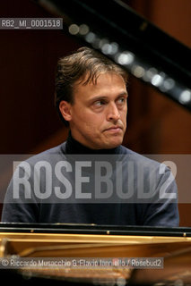 Roma, Auditorium Parco della Musica 07 12 2006.Orchestra dellAccademia Nazionale di Santa cecilia.Direttore: James Conlon (in prova).Nella foto: Lorenzo Di Bella al pianoforte.Ph Riccardo Musacchio  ©Riccardo Musacchio & Flavio Ianniello/Rosebud2