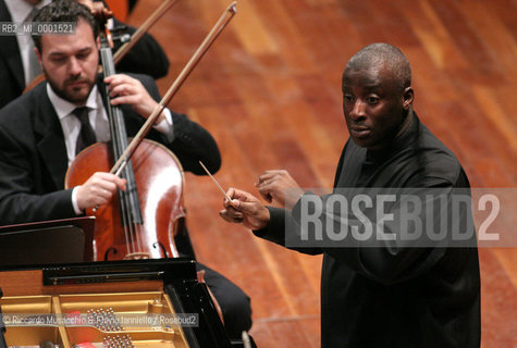 Rome, Auditorium 30 04 2005.the conductor and piano player Wayne Marshall condutcs the Santa Cecilia Orchestra during the concert.Ph Riccardo Musacchio  ©Riccardo Musacchio & Flavio Ianniello/Rosebud2