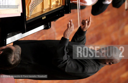 Rome, Auditorium 30 04 2005.the conductor and piano player Wayne Marshall condutcs the Santa Cecilia Orchestra during the concert.Ph Riccardo Musacchio  ©Riccardo Musacchio & Flavio Ianniello/Rosebud2