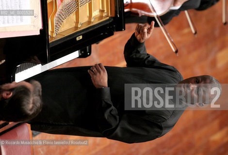 Rome, Auditorium 30 04 2005.the conductor and piano player Wayne Marshall condutcs the Santa Cecilia Orchestra during the concert.Ph Riccardo Musacchio  ©Riccardo Musacchio & Flavio Ianniello/Rosebud2