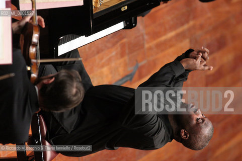 Rome, Auditorium 30 04 2005.the conductor and piano player Wayne Marshall condutcs the Santa Cecilia Orchestra during the concert.Ph Riccardo Musacchio  ©Riccardo Musacchio & Flavio Ianniello/Rosebud2