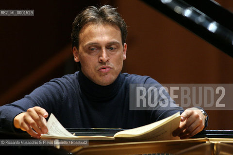 Rome, Auditorium Dec 07 2006.Santa Cecilia Orchestra .Conductor Ivan Fischer .Piano Lorenzo Di Bella.  ©Riccardo Musacchio & Flavio Ianniello/Rosebud2