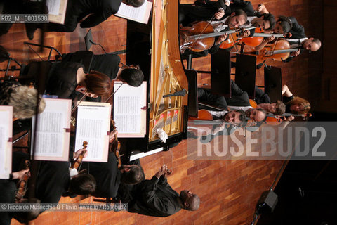 Rome, Auditorium 30 04 2005.the conductor and piano player Wayne Marshall condutcs the Santa Cecilia Orchestra during the concert.Ph Riccardo Musacchio  ©Riccardo Musacchio & Flavio Ianniello/Rosebud2