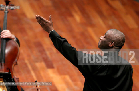 Rome, Auditorium 30 04 2005.the conductor and piano player Wayne Marshall condutcs the Santa Cecilia Orchestra during the concert.Ph Riccardo Musacchio  ©Riccardo Musacchio & Flavio Ianniello/Rosebud2