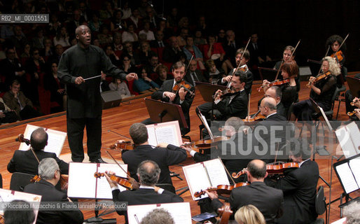 Rome, Auditorium 30 04 2005.the conductor and piano player Wayne Marshall condutcs the Santa Cecilia Orchestra during the concert.Ph Riccardo Musacchio  ©Riccardo Musacchio & Flavio Ianniello/Rosebud2