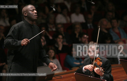 Rome, Auditorium 30 04 2005.the conductor and piano player Wayne Marshall condutcs the Santa Cecilia Orchestra during the concert.Ph Riccardo Musacchio  ©Riccardo Musacchio & Flavio Ianniello/Rosebud2