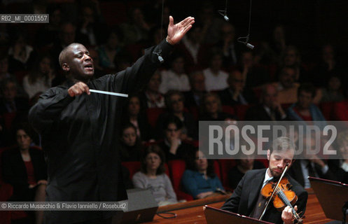 Rome, Auditorium 30 04 2005.the conductor and piano player Wayne Marshall condutcs the Santa Cecilia Orchestra during the concert.Ph Riccardo Musacchio  ©Riccardo Musacchio & Flavio Ianniello/Rosebud2