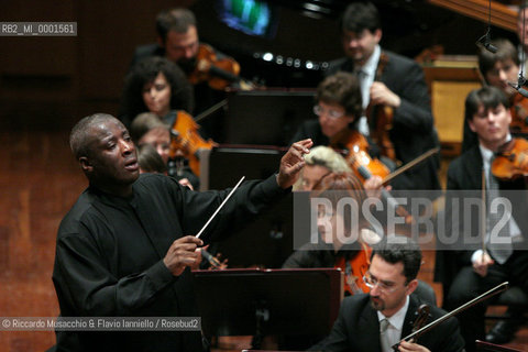 Rome, Auditorium 30 04 2005.the conductor and piano player Wayne Marshall condutcs the Santa Cecilia Orchestra during the concert.Ph Riccardo Musacchio  ©Riccardo Musacchio & Flavio Ianniello/Rosebud2