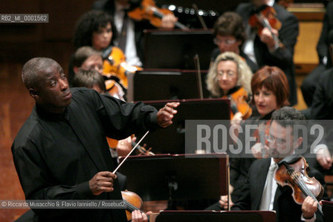 Rome, Auditorium 30 04 2005.the conductor and piano player Wayne Marshall condutcs the Santa Cecilia Orchestra during the concert.Ph Riccardo Musacchio  ©Riccardo Musacchio & Flavio Ianniello/Rosebud2