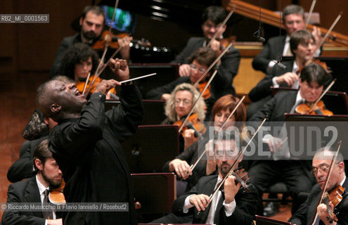 Rome, Auditorium 30 04 2005.the conductor and piano player Wayne Marshall condutcs the Santa Cecilia Orchestra during the concert.Ph Riccardo Musacchio  ©Riccardo Musacchio & Flavio Ianniello/Rosebud2