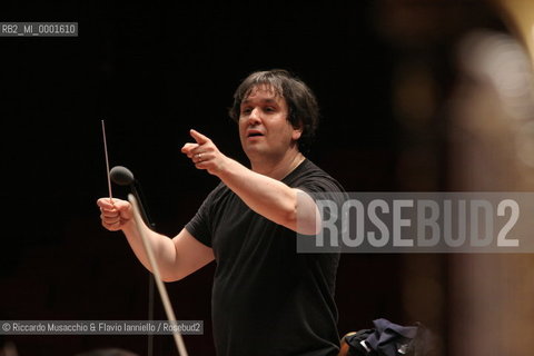 Roma, Auditorium Parco della Musica 14 / 01 / 2005.Orchestra e Coro dellAccademia Nazionale di Santa Cecilia .Antonio Pappano direttore.Ph Riccardo Musacchio..Italy Rome Auditorium Parco della Musica 14 / 01 / 2005.The Santa Cecilias National Accademy Choir and Orchestra, conductor Antonio Pappano during the rehearsals.Ph Riccardo Musacchio  ©Riccardo Musacchio & Flavio Ianniello/Rosebud2