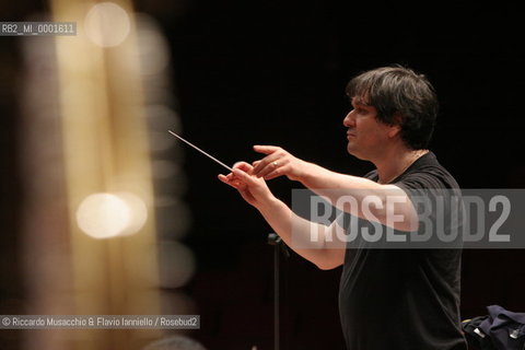 Roma, Auditorium Parco della Musica 14 / 01 / 2005.Orchestra e Coro dellAccademia Nazionale di Santa Cecilia .Antonio Pappano direttore.Ph Riccardo Musacchio..Italy Rome Auditorium Parco della Musica 14 / 01 / 2005.The Santa Cecilias National Accademy Choir and Orchestra, conductor Antonio Pappano during the rehearsals.Ph Riccardo Musacchio  ©Riccardo Musacchio & Flavio Ianniello/Rosebud2