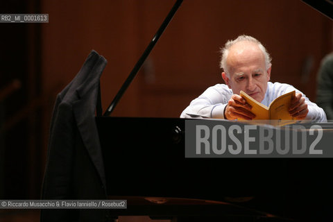 Roma, Auditorium Parco della Musica 04 01 2008.Pollini Prospettive..Orchestra dellAccademia Nazionale di Santa Cecilia..Direttore Antonio Pappano.Pianoforte Maurizio Pollini (in prova)..Ph Riccardo Musacchio  ©Riccardo Musacchio & Flavio Ianniello/Rosebud2