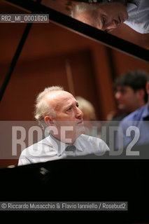 Roma, Auditorium Parco della Musica 04 01 2008.Pollini Prospettive..Orchestra dellAccademia Nazionale di Santa Cecilia..Direttore Antonio Pappano.Pianoforte Maurizio Pollini (in prova)..Ph Riccardo Musacchio  ©Riccardo Musacchio & Flavio Ianniello/Rosebud2