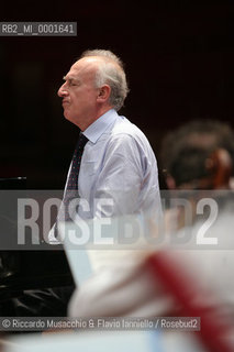 Roma, Auditorium Parco della Musica 04 01 2008.Pollini Prospettive..Orchestra dellAccademia Nazionale di Santa Cecilia..Direttore Antonio Pappano.Pianoforte Maurizio Pollini (in prova)..Ph Riccardo Musacchio  ©Riccardo Musacchio & Flavio Ianniello/Rosebud2