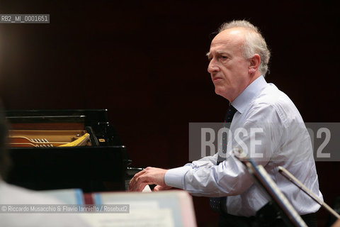 Roma, Auditorium Parco della Musica 04 01 2008.Pollini Prospettive..Orchestra dellAccademia Nazionale di Santa Cecilia..Direttore Antonio Pappano.Pianoforte Maurizio Pollini (in prova)..Ph Riccardo Musacchio  ©Riccardo Musacchio & Flavio Ianniello/Rosebud2