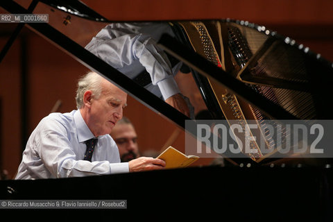 Roma, Auditorium Parco della Musica 04 01 2008.Pollini Prospettive..Orchestra dellAccademia Nazionale di Santa Cecilia..Direttore Antonio Pappano.Pianoforte Maurizio Pollini (in prova)..Ph Riccardo Musacchio  ©Riccardo Musacchio & Flavio Ianniello/Rosebud2