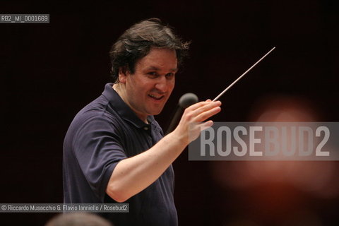 Roma, Auditorium Parco della Musica 14 / 01 / 2005.Orchestra e Coro dellAccademia Nazionale di Santa Cecilia .Antonio Pappano direttore.Ph Riccardo Musacchio..Italy Rome Auditorium Parco della Musica 14 / 01 / 2005.The Santa Cecilias National Accademy Choir and Orchestra, conductor Antonio Pappano during the rehearsals.Ph Riccardo Musacchio  ©Riccardo Musacchio & Flavio Ianniello/Rosebud2