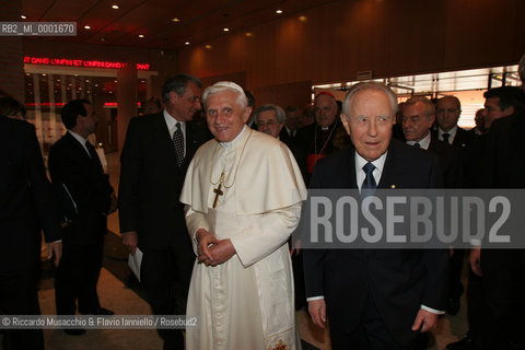 Apr 21 2006 Rome, Auditorium Parco della Musica.Concert in honor of the Holy Father Pope Benedict XVI, on the occasion of Romes traditional birthday..Santa Cecilia Orchestra and Choir.Conductor: Vladimir Jurowski.Soprano: Laura Aikin.In the picture: the President of Italian Republic Carlo Azeglio Ciampi and the Pope Benedict XVI.  ©Riccardo Musacchio & Flavio Ianniello/Rosebud2