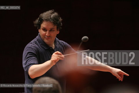 Roma, Auditorium Parco della Musica 14 / 01 / 2005.Orchestra e Coro dellAccademia Nazionale di Santa Cecilia .Antonio Pappano direttore.Ph Riccardo Musacchio..Italy Rome Auditorium Parco della Musica 14 / 01 / 2005.The Santa Cecilias National Accademy Choir and Orchestra, conductor Antonio Pappano during the rehearsals.Ph Riccardo Musacchio  ©Riccardo Musacchio & Flavio Ianniello/Rosebud2