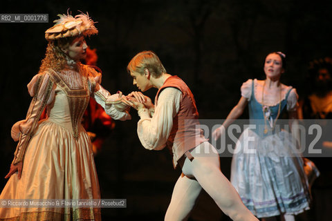 Roma, Teatro dellOpera 15 02 2007.GISELLE.Balletto in due atti su soggetto di Theophile Gautier e Vernoy de Saint-Georges.Musica di Adolphe-Charles Adam.ORCHESTRA E CORPO DI BALLO DEL TEATRO DELLOPERA .ALLESTIMENTO DEL TEATRO DELLOPERA .Direttore: David Coleman.Coreografia: Carla Fracci.Interpreti principali: Oksana Kucheruk (Giselle) e .Andrian Fadaeev (Albrecht..  ©Riccardo Musacchio & Flavio Ianniello/Rosebud2