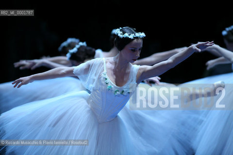 Roma, Teatro dellOpera 15 02 2007.GISELLE.Balletto in due atti su soggetto di Theophile Gautier e Vernoy de Saint-Georges.Musica di Adolphe-Charles Adam.ORCHESTRA E CORPO DI BALLO DEL TEATRO DELLOPERA .ALLESTIMENTO DEL TEATRO DELLOPERA .Direttore: David Coleman.Coreografia: Carla Fracci.Interpreti principali: Oksana Kucheruk (Giselle) e .Andrian Fadaeev (Albrecht..  ©Riccardo Musacchio & Flavio Ianniello/Rosebud2