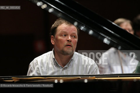 Roma, Auditorium Parco della Musica 07 12 2007.Charles Dutoit direttore.Nikolai Demidenko pianoforte (in prova)..  ©Riccardo Musacchio & Flavio Ianniello/Rosebud2