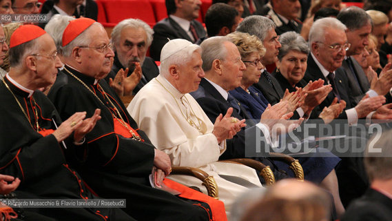 Apr 21 2006 Rome, Auditorium Parco della Musica..Concert in honor of the Holy Father Pope Benedict XVI, on the occasion of Romes traditional birthday...Santa Cecilia Orchestra and Choir..Conductor: Vladimir Jurowski..Soprano: Laura Aikin..In the picture: Pope Benedict XVI , the Italian President Carlo Azeglio Ciampi..  ©Riccardo Musacchio & Flavio Ianniello/Rosebud2