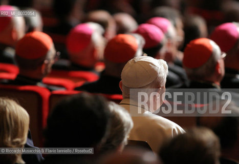 Apr 21 2006 Rome, Auditorium Parco della Musica..Concert in honor of the Holy Father Pope Benedict XVI, on the occasion of Romes traditional birthday...Santa Cecilia Orchestra and Choir..Conductor: Vladimir Jurowski..Soprano: Laura Aikin..  ©Riccardo Musacchio & Flavio Ianniello/Rosebud2