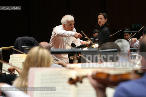 Roma, Auditorium Parco della Musica 19 04 2007.Orchestra e Coro dellAccademia Nazionale di Santa Cecilia in prova. Vladimir Ashkenazy direttore, Camilla Tilling soprano, Sergei Leiferkus baritono, Maddalena Crippa voce recitante, Giovanni Crippa voce recitante.  ©Riccardo Musacchio & Flavio Ianniello/Rosebud2