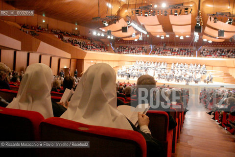 Apr 21 2006 Rome, Auditorium Parco della Musica..Concert in honor of the Holy Father Pope Benedict XVI, on the occasion of Romes traditional birthday...Santa Cecilia Orchestra and Choir..Conductor: Vladimir Jurowski..Soprano: Laura Aikin..  ©Riccardo Musacchio & Flavio Ianniello/Rosebud2