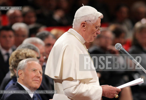 Apr 21 2006 Rome, Auditorium Parco della Musica..Concert in honor of the Holy Father Pope Benedict XVI, on the occasion of Romes traditional birthday...Santa Cecilia Orchestra and Choir..Conductor: Vladimir Jurowski..Soprano: Laura Aikin..In the picture: Pope Benedict XVI gives a speech in front of Italian President Carlo Azeglio Ciampi..  ©Riccardo Musacchio & Flavio Ianniello/Rosebud2