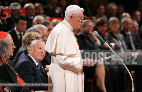 Apr 21 2006 Rome, Auditorium Parco della Musica..Concert in honor of the Holy Father Pope Benedict XVI, on the occasion of Romes traditional birthday...Santa Cecilia Orchestra and Choir..Conductor: Vladimir Jurowski..Soprano: Laura Aikin..In the picture: Pope Benedict XVI gives a speech in front of Italian President Carlo Azeglio Ciampi..  ©Riccardo Musacchio & Flavio Ianniello/Rosebud2