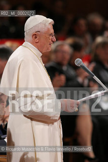 Apr 21 2006 Rome, Auditorium Parco della Musica..Concert in honor of the Holy Father Pope Benedict XVI, on the occasion of Romes traditional birthday...Santa Cecilia Orchestra and Choir..Conductor: Vladimir Jurowski..Soprano: Laura Aikin..In the picture: Pope Benedict XVI gives a speech in front of Italian President Carlo Azeglio Ciampi..  ©Riccardo Musacchio & Flavio Ianniello/Rosebud2