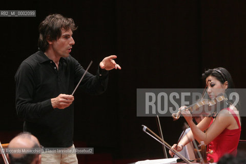 Rome, Auditorium May 19 2006.National Santa Cecilia Orchestra.Conductor: Carlo Tenan.Violin: Sarah Chang during the reharsals.  ©Riccardo Musacchio & Flavio Ianniello/Rosebud2