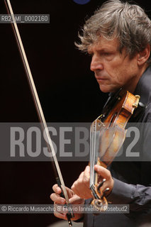 Roma, Auditorium Parco della Musica 27 01 06.Orchestra dellAccademia Nazionale di Santa Cecilia in prova, direttore Dietfried Bernet, violino Uto Ughi.Ph Riccardo Musacchio & Flavio Ianniello  ©Riccardo Musacchio & Flavio Ianniello/Rosebud2