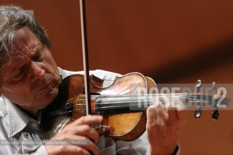 Roma, Auditorium Parco della Musica 27 01 06.Orchestra dellAccademia Nazionale di Santa Cecilia in prova, direttore Dietfried Bernet, violino Uto Ughi.Ph Riccardo Musacchio & Flavio Ianniello  ©Riccardo Musacchio & Flavio Ianniello/Rosebud2