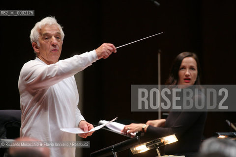 Roma, Auditorium Parco della Musica 19 04 2007.Orchestra e Coro dellAccademia Nazionale di Santa Cecilia in prova. Vladimir Ashkenazy direttore, Camilla Tilling soprano, Sergei Leiferkus baritono, Maddalena Crippa voce recitante, Giovanni Crippa voce recitante.  ©Riccardo Musacchio & Flavio Ianniello/Rosebud2