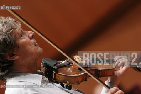 Roma, Auditorium Parco della Musica 27 01 06.Orchestra dellAccademia Nazionale di Santa Cecilia in prova, direttore Dietfried Bernet, violino Uto Ughi.Ph Riccardo Musacchio & Flavio Ianniello  ©Riccardo Musacchio & Flavio Ianniello/Rosebud2