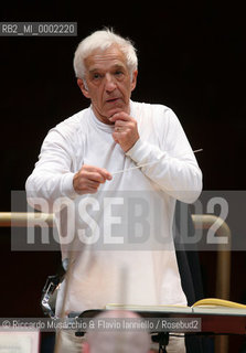 Roma, Auditorium Parco della Musica 19 04 2007.Orchestra e Coro dellAccademia Nazionale di Santa Cecilia in prova. Vladimir Ashkenazy direttore, Camilla Tilling soprano, Sergei Leiferkus baritono, Maddalena Crippa voce recitante, Giovanni Crippa voce recitante.  ©Riccardo Musacchio & Flavio Ianniello/Rosebud2