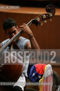 Roma, Auditorium Parco della Musica 14 09 2006.Orquesta Sinfonica Juvenil de Venezuela Simon Bolivar, direttore Gustavo Dudamel in prova..  ©Riccardo Musacchio & Flavio Ianniello/Rosebud2