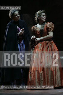 Roma, Teatro dell Opera 20 11 2005.La Sonnambula. Musica di Vincenzo Bellini.Regia Pier Francesco Maestrini.Direttore dêorchestra Bruno Campanella.Scene e costumi Alfredo Troisi.Nella foto: Cinzia Forte (Amina) e Sonia Zaramella (Teresa).Ph Riccardo Musacchio  ©Riccardo Musacchio & Flavio Ianniello/Rosebud2