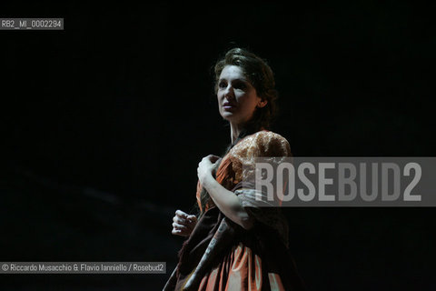 Roma, Teatro dell Opera 20 11 2005.La Sonnambula. Musica di Vincenzo Bellini.Regia Pier Francesco Maestrini.Direttore dêorchestra Bruno Campanella.Scene e costumi Alfredo Troisi.Nella foto: Cinzia Forte (Amina).Ph Riccardo Musacchio  ©Riccardo Musacchio & Flavio Ianniello/Rosebud2