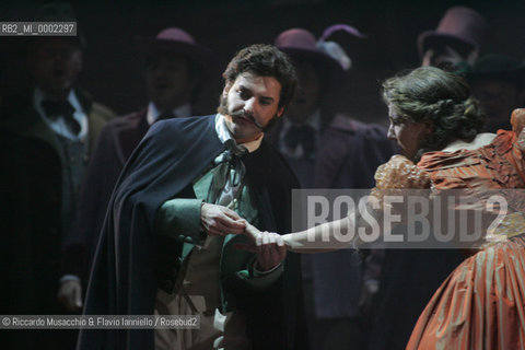 Roma, Teatro dell Opera 20 11 2005.La Sonnambula. Musica di Vincenzo Bellini.Regia Pier Francesco Maestrini.Direttore dêorchestra Bruno Campanella.Scene e costumi Alfredo Troisi.Nella foto: Cinzia Forte (Amina) e Dmitri Korchak (Elvino).Ph Riccardo Musacchio  ©Riccardo Musacchio & Flavio Ianniello/Rosebud2