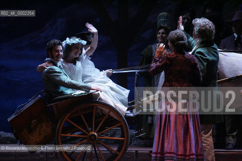 Roma, Teatro dell Opera 20 11 2005.La Sonnambula. Musica di Vincenzo Bellini.Regia Pier Francesco Maestrini.Direttore dêorchestra Bruno Campanella.Scene e costumi Alfredo Troisi.Nella foto: Cinzia Forte (Amina), Dmitri Korchak (Elvino), Sonia Zaramella (Teresa) e Vincenzo Capuano (Rodolfo).Ph Riccardo Musacchio  ©Riccardo Musacchio & Flavio Ianniello/Rosebud2