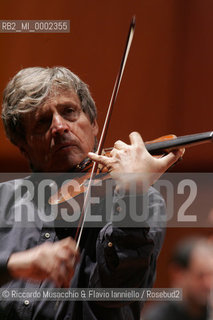 Roma, Auditorium Parco della Musica 27 01 06.Orchestra dellAccademia Nazionale di Santa Cecilia in prova, direttore Dietfried Bernet, violino Uto Ughi.Ph Riccardo Musacchio & Flavio Ianniello  ©Riccardo Musacchio & Flavio Ianniello/Rosebud2